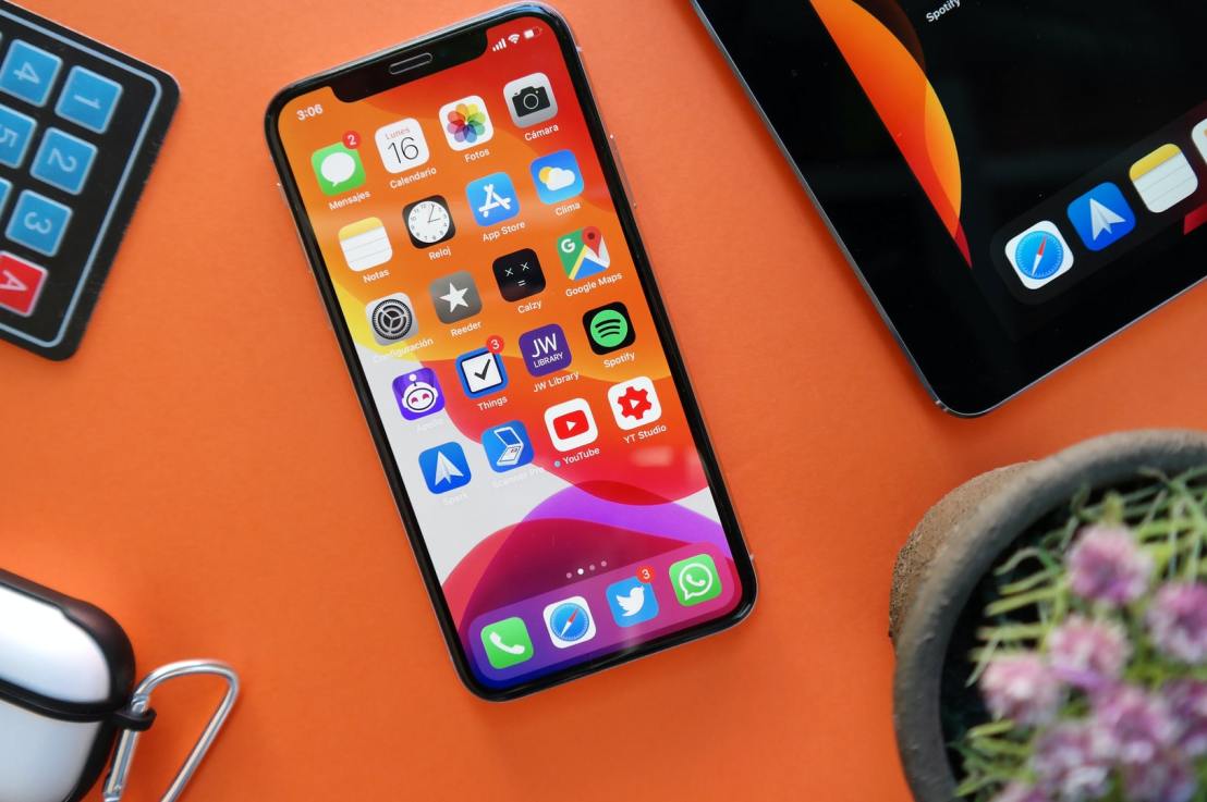 Naprawa iPhone’a i Macbooka – jak zaoszczędzić pieniądze?